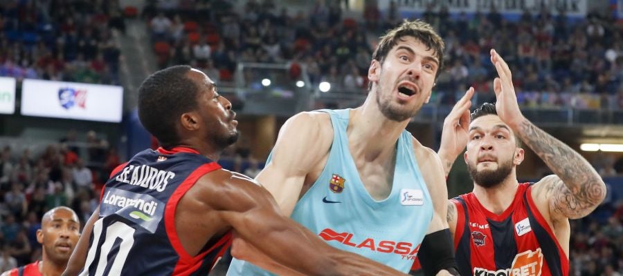 Ante Tomic, marcado por Vincent Poirier y Rodrigue Beaubois Ante Tomic, marcado por Vincent Poirier y Rodrigue Beaubois