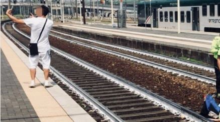 Dos horas de retraso para el tren entre Andalucía y Extremadura tras arrollar el convoy a un animal Dos horas de retraso para el tren entre Andalucía y Extremadura tras arrollar el convoy a un animal