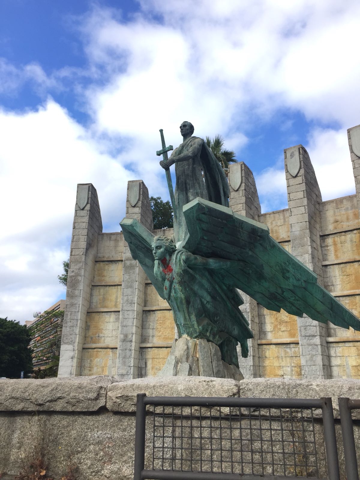 El Gobierno de Canarias cumple el auto del TSJC y publica en el BOC el catálogo de vestigios franquistas El Gobierno de Canarias cumple el auto del TSJC y publica en el BOC el catálogo de vestigios franquistas