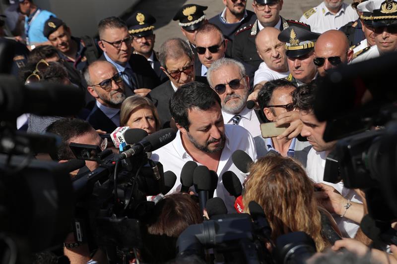 <p>Salvini: "Desde hoy Italia comienza a decir no a la inmigración clandestina"</p> <p>Salvini: "Desde hoy Italia comienza a decir no a la inmigración clandestina"</p>