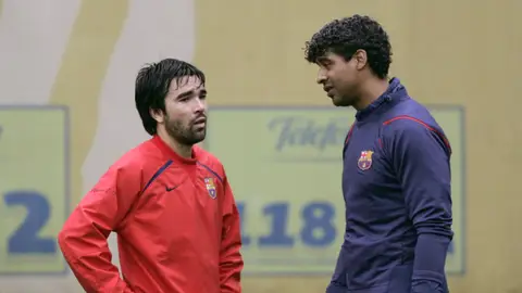 Deco dialoga con Rijkaard durante un entrenamiento Deco dialoga con Rijkaard durante un entrenamiento