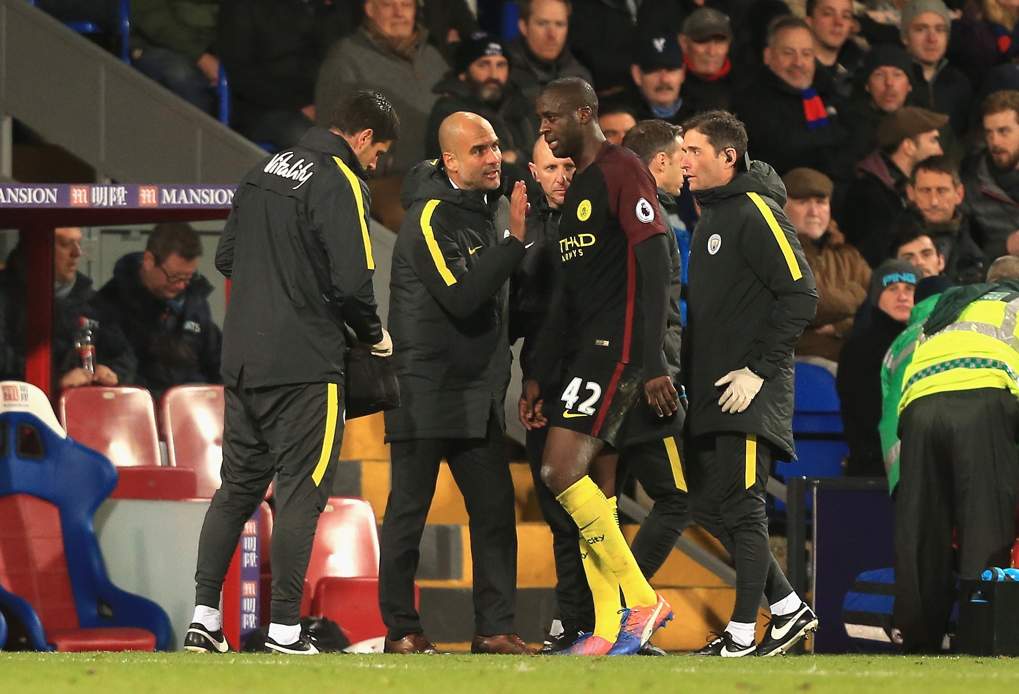 <p>Yaya Touré acusa de racista a Guardiola: "Finge no tener problemas con los jugadores de color"</p> <p>Yaya Touré acusa de racista a Guardiola: "Finge no tener problemas con los jugadores de color"</p>
