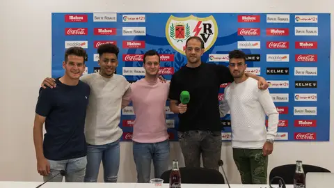 Alberto, Javi Rubio y Luis Meseguer, jugadores del Juvenil del Rayo Vallecano junto a Raúl Granado Alberto, Javi Rubio y Luis Meseguer, jugadores del Juvenil del Rayo Vallecano junto a Raúl Granado