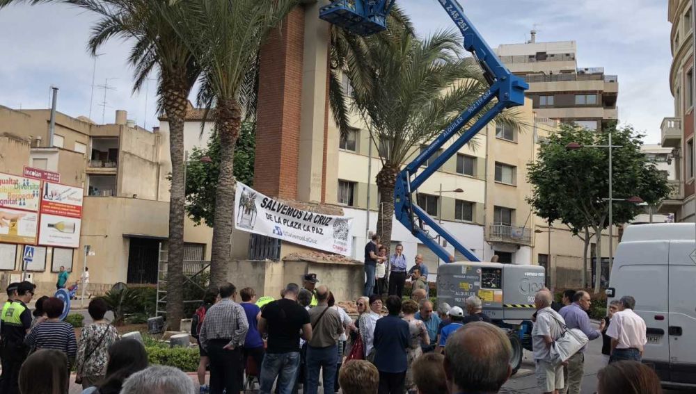Abogados Cristianos anuncia una querella contra la alcaldesa de la Vall d'Uixó por iniciar la retirada de la Cruz de los Caídos. 