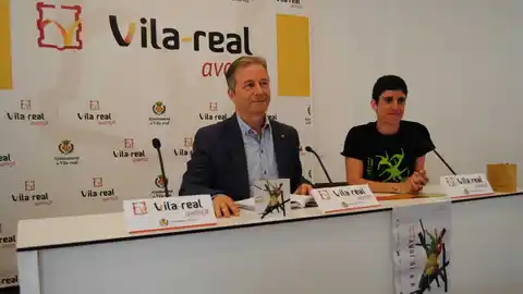 El regidor d´Educació Eduardo Pérez i la directora de Vila-real en Dansa Pepa Cases han presentat el festival. . La dansa en familia, els workshop al termet o la dansa breu son algunes de les activitats del festival que tindrà la casa dels Mundina com a nou escenari.