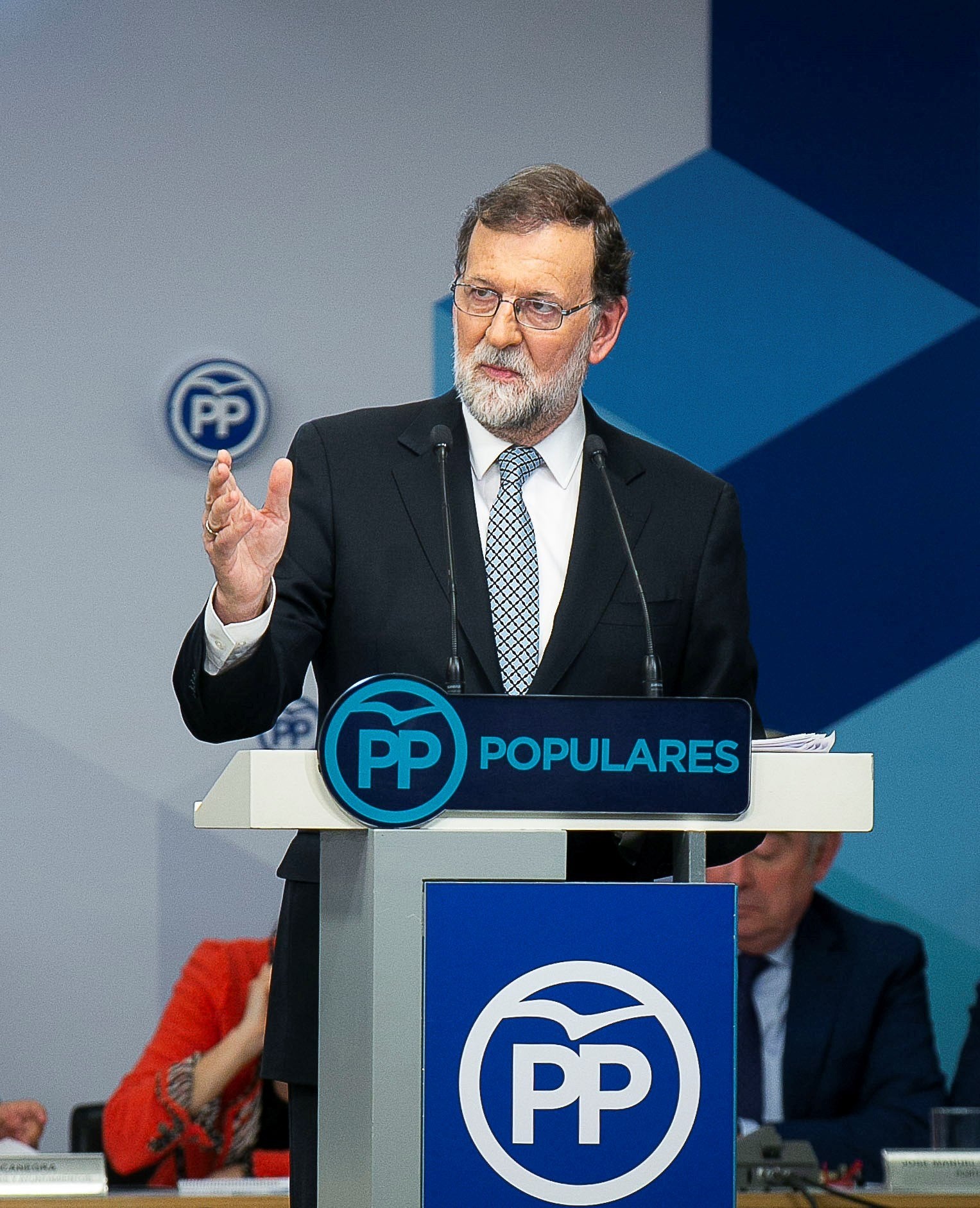 La tertulia: Rajoy se va y Aznar quiere reconstruir el centro derecha La tertulia: Rajoy se va y Aznar quiere reconstruir el centro derecha