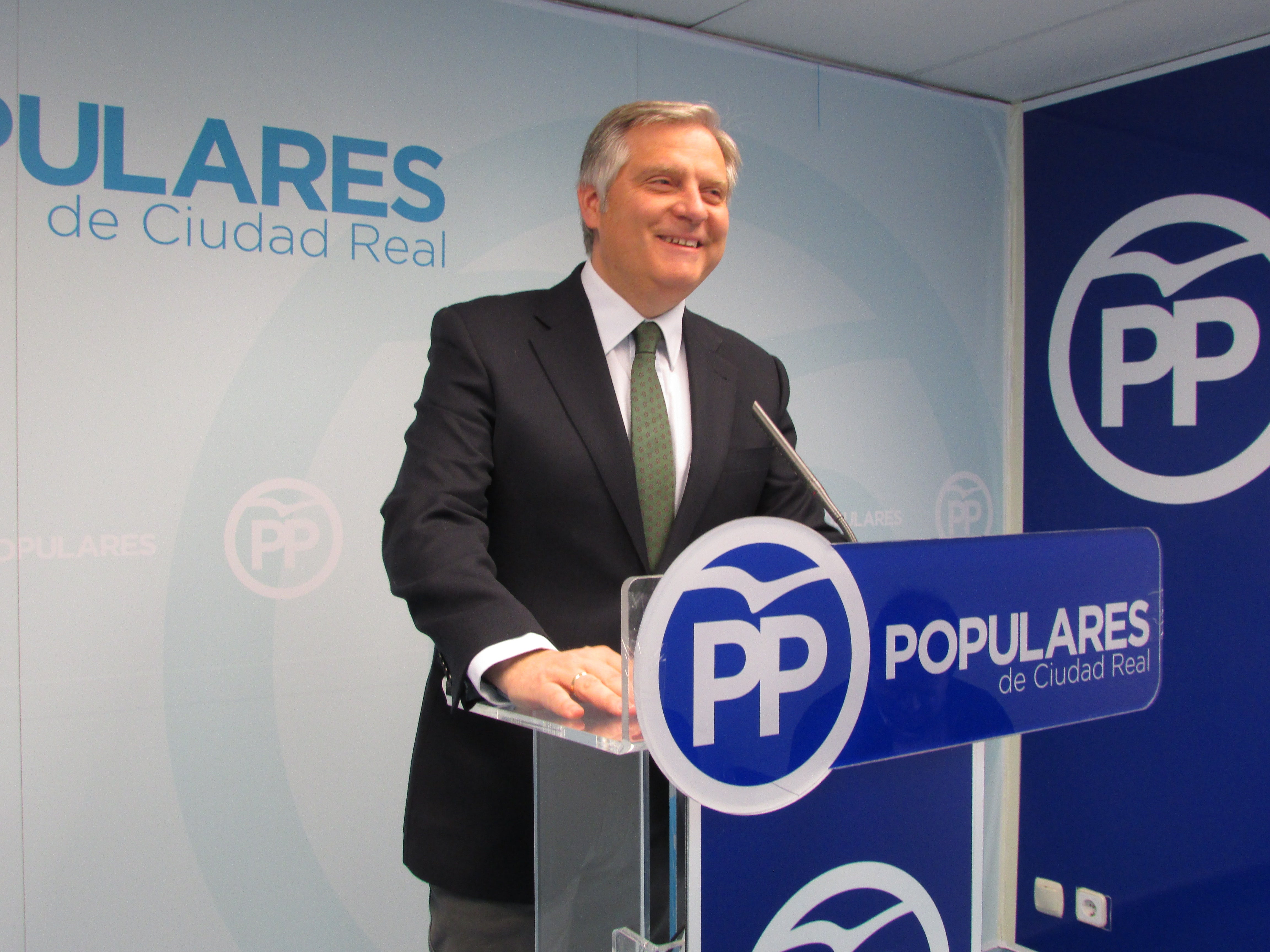 Cañizares: "Rajoy ha demostrado su grandeza y generosidad anunciando que deja la presidencia del PP" Cañizares: "Rajoy ha demostrado su grandeza y generosidad anunciando que deja la presidencia del PP"