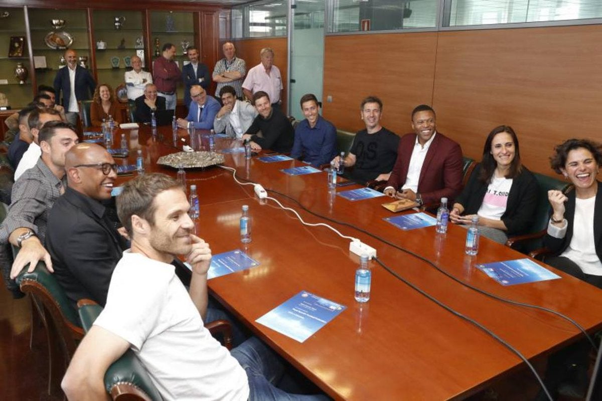 Saray García y Eli Ibarra, entrenadoras junto a Raúl, Xabia Alonso o Marcos Senna Saray García y Eli Ibarra, entrenadoras junto a Raúl, Xabia Alonso o Marcos Senna