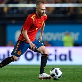 Andrés Iniesta, jugando con la selección española