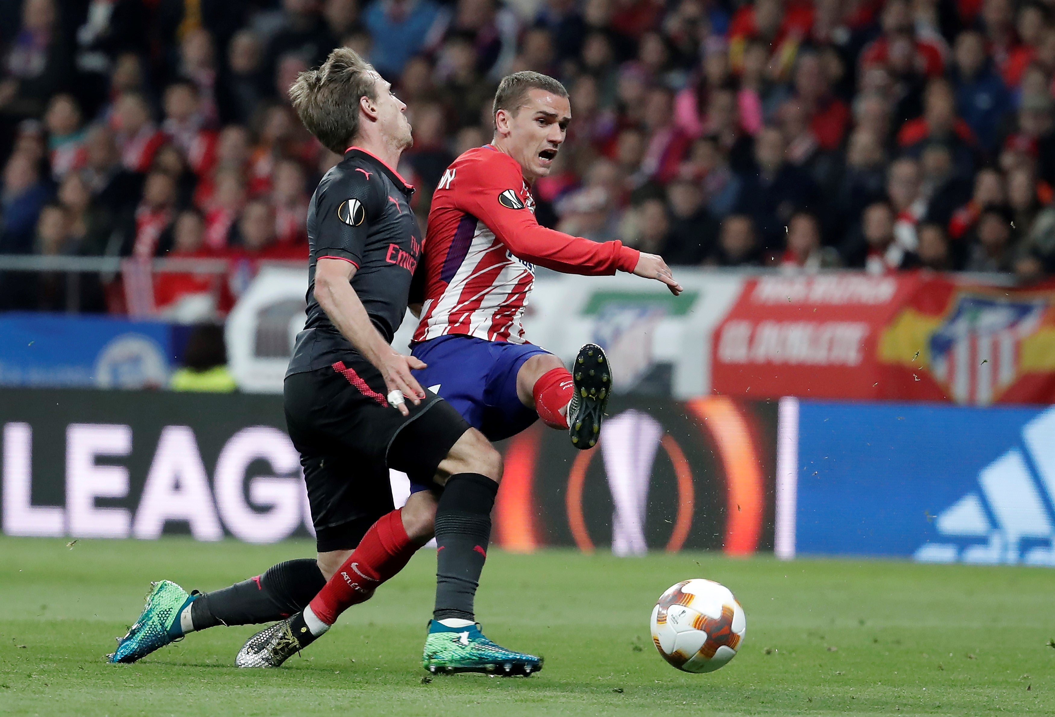 <p>La UEFA multa al Atlético de Madrid, sanciona a Guardiola y advierte al Barcelona por los globos amarillos</p> <p>La UEFA multa al Atlético de Madrid, sanciona a Guardiola y advierte al Barcelona por los globos amarillos</p>