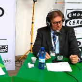 Javier Quesada con Carlos Alsina durante una entrevista en Más de uno