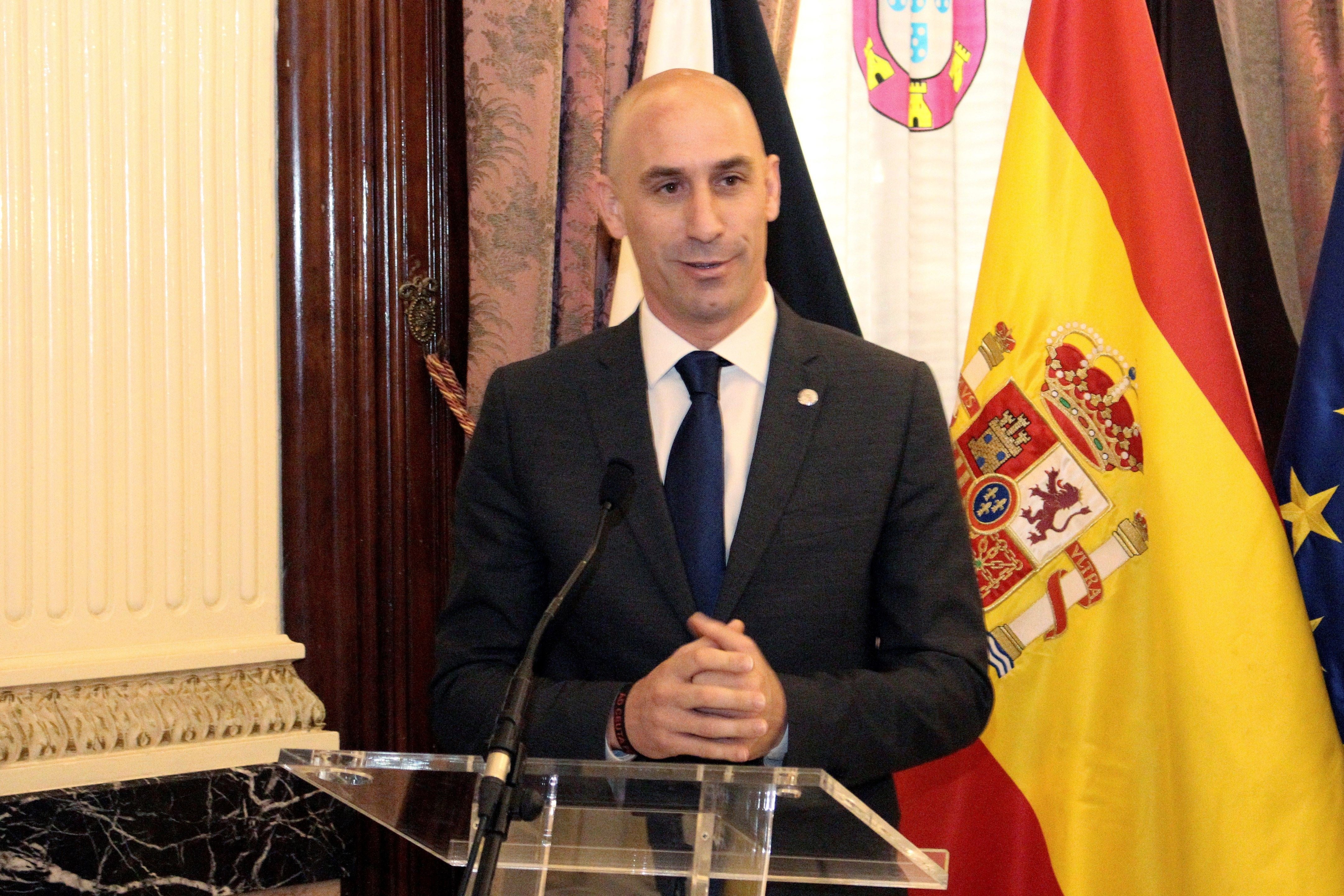 Fernando Burgos: "No descarto que a esta hora de la noche Rubiales se cargue a Lopetegui" Fernando Burgos: "No descarto que a esta hora de la noche Rubiales se cargue a Lopetegui"