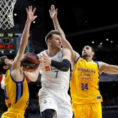 Luka Doncic, en acción ante el Gran Canaria Luka Doncic, en acción ante el Gran Canaria