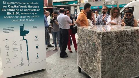 Cubo transparente de la campa&ntilde;a impulsada por Aig&uuml;es d'Elx
