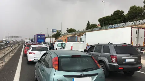Retención provocada por el accidente en la A-7 Retención provocada por el accidente en la A-7