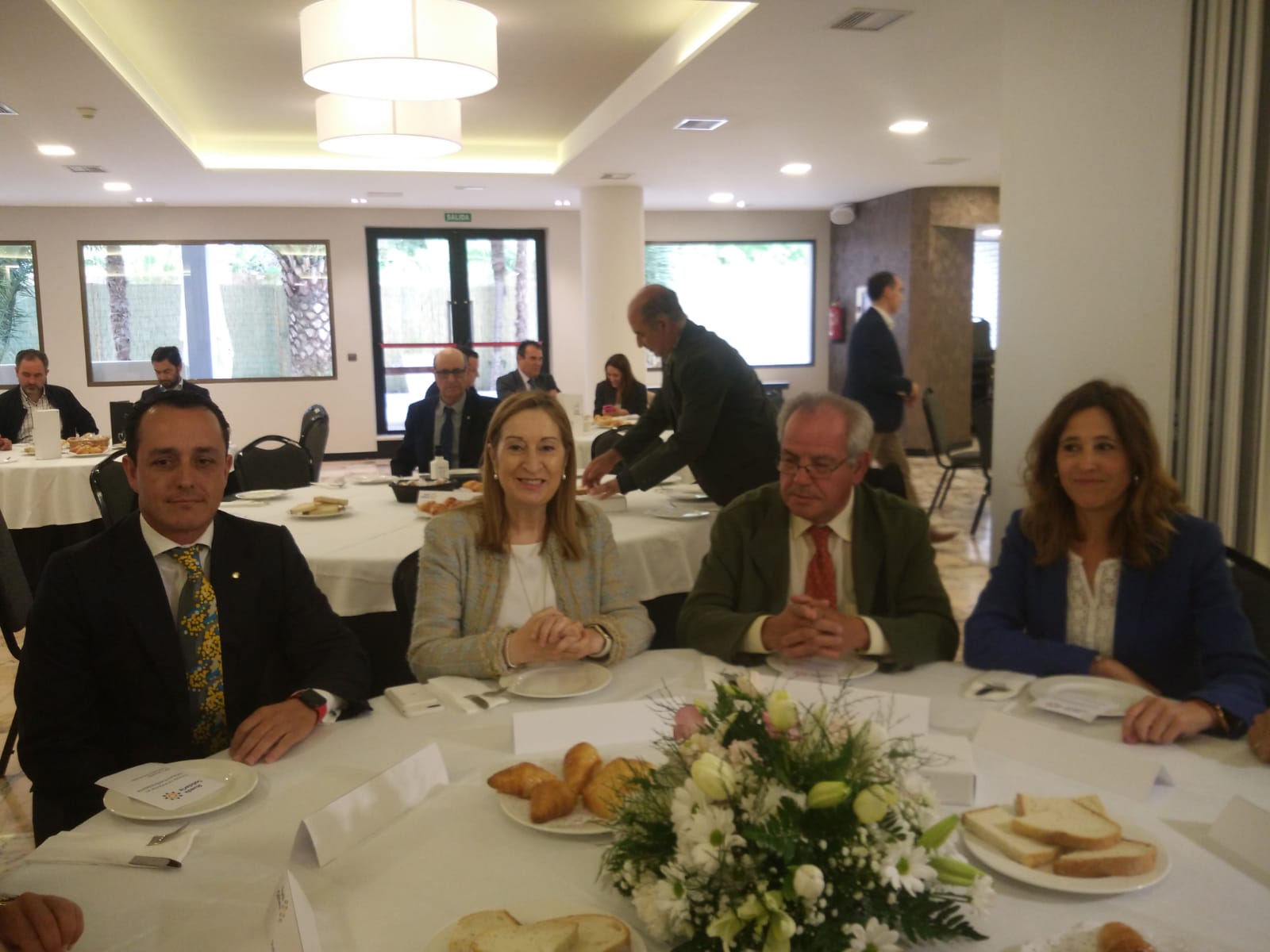 Ana Pastor asegura que el PP está agradecido y honrado por el gran presidente que ha sido Rajoy Ana Pastor asegura que el PP está agradecido y honrado por el gran presidente que ha sido Rajoy