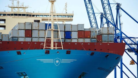 Vista del mayor buque contenedor del mundo, el "Maersk MC-Kinney Moller", a su llegada al puerto de Gdansk (Archivo)