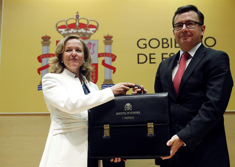 <p>Calviño, orgullosa de estar en un Gobierno "modernizador, feminista y europeo"</p> <p>Calviño, orgullosa de estar en un Gobierno "modernizador, feminista y europeo"</p>