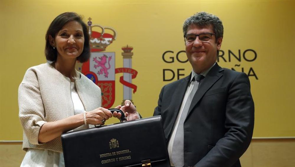 Reyes Maroto recibe su cartera