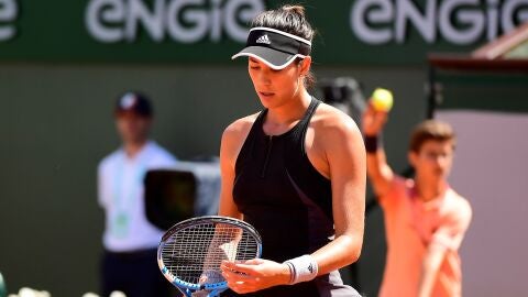 Muguruza se lamenta tras perder un punto ante Simona Halep
