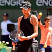 Muguruza se lamenta tras perder un punto ante Simona Halep Muguruza se lamenta tras perder un punto ante Simona Halep