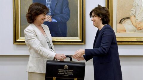 Calvo recibe la cartera de la exvicepresidenta S&aacute;enz de Santamar&iacute;a
