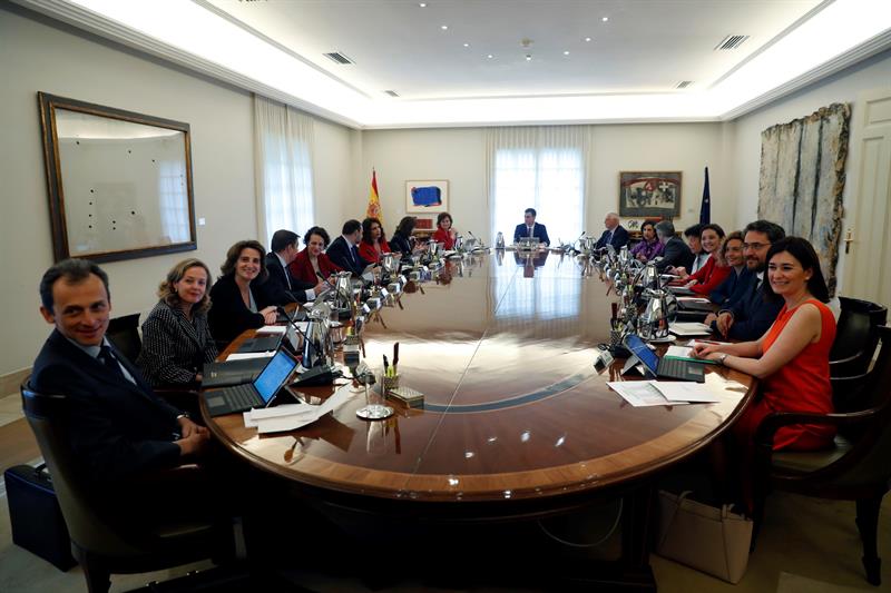 <p>Sánchez se reunirá con todos los presidentes autonómicos, también con Torra</p> <p>Sánchez se reunirá con todos los presidentes autonómicos, también con Torra</p>