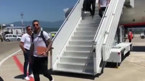 Sergio Ramos en la llegada de la selecci&oacute;n espa&ntilde;ola en Sochi
