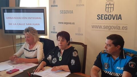 Rueda de prensa para informar de las obras con la alcaldea, Clara Luquero, la concejal de obras, Paloma Maroto y el jefe de la Polic&iacute;a Local, Julio Rodr&iacute;guez Fuentetaja.