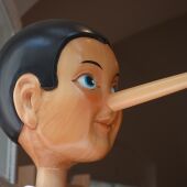 Como Pinocho, hay quien no puede evitar eso de decir trolas, aunque no hay constancia de que le crezca la nariz 