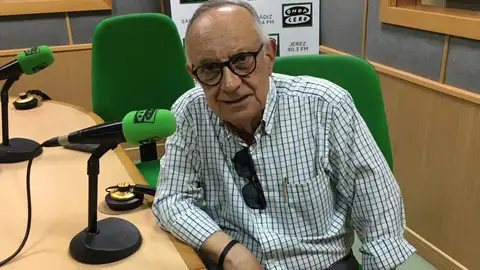 El lingüista Pedro M González Tuero Hoy en “Cádiz en la onda”, entre otras cosillas, hablamos con el lingüista Pedro M González Tuero. Además conoceremos todo lo referente al nuevo gimnasio “SantaGadea sport Puerto Cádiz” y contaremos en qué consiste la campaña “12 meses para mejorar tu salud”