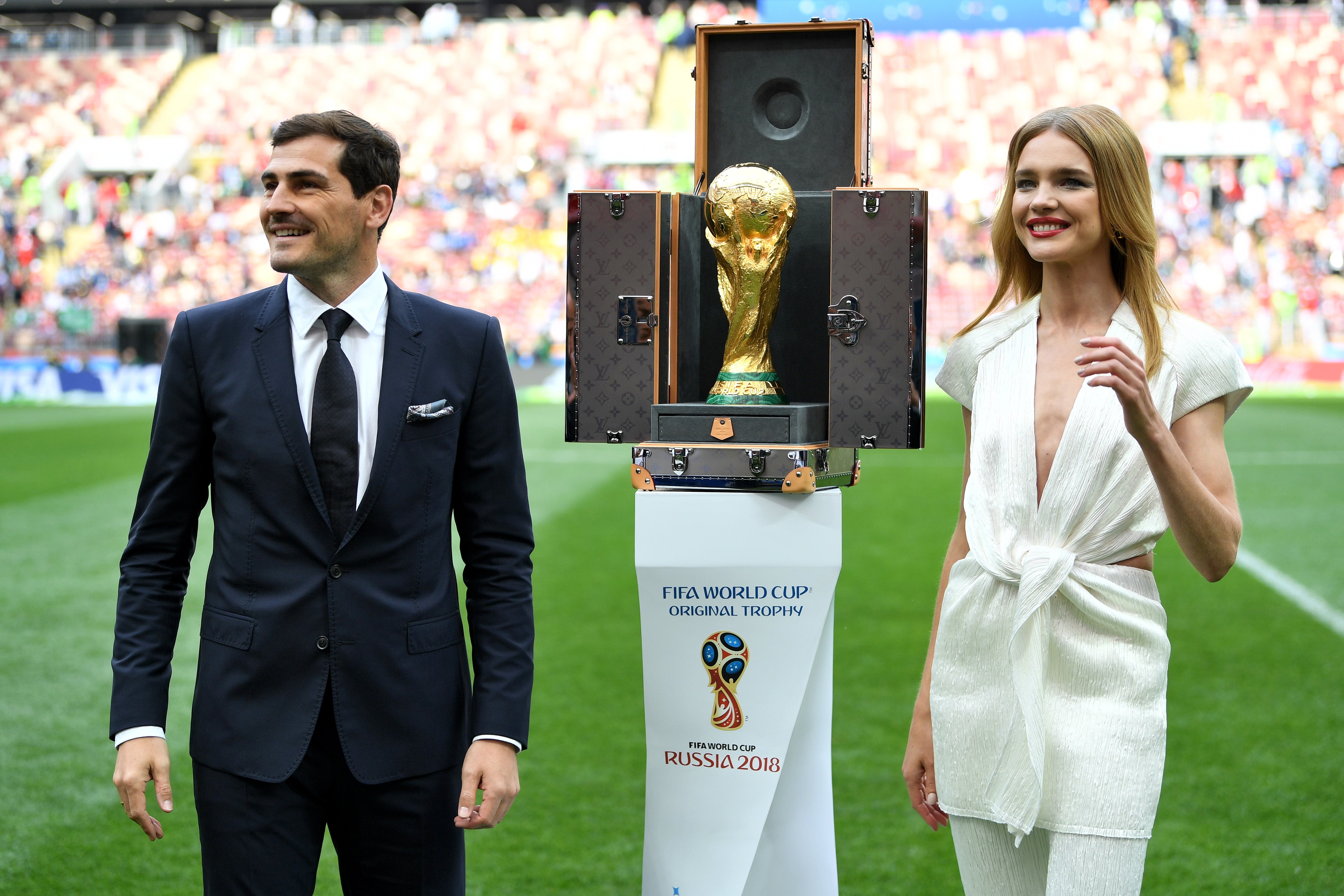 <p>Casillas presenta la copa del mundo antes del arranque del Mundial de Rusia </p> <p>Casillas presenta la copa del mundo antes del arranque del Mundial de Rusia </p>