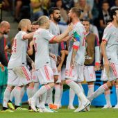 España celebra el gol de Diego Costa ante Portugal