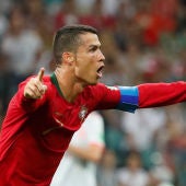 Cristiano Ronaldo celebra su segundo gol ante España