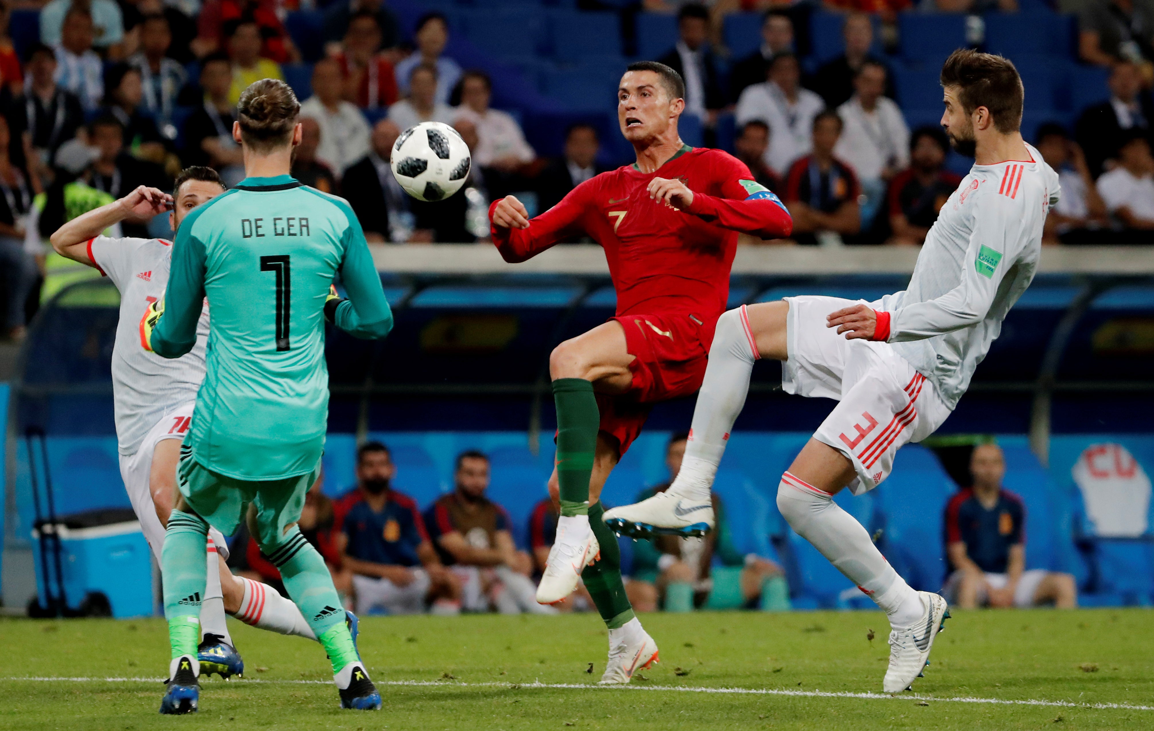 España 3-3 Portugal | Un 'hat-trick'de Cristiano evita la victoria de una gran España en el primer partido del Mundial España 3-3 Portugal | Un 'hat-trick'de Cristiano evita la victoria de una gran España en el primer partido del Mundial
