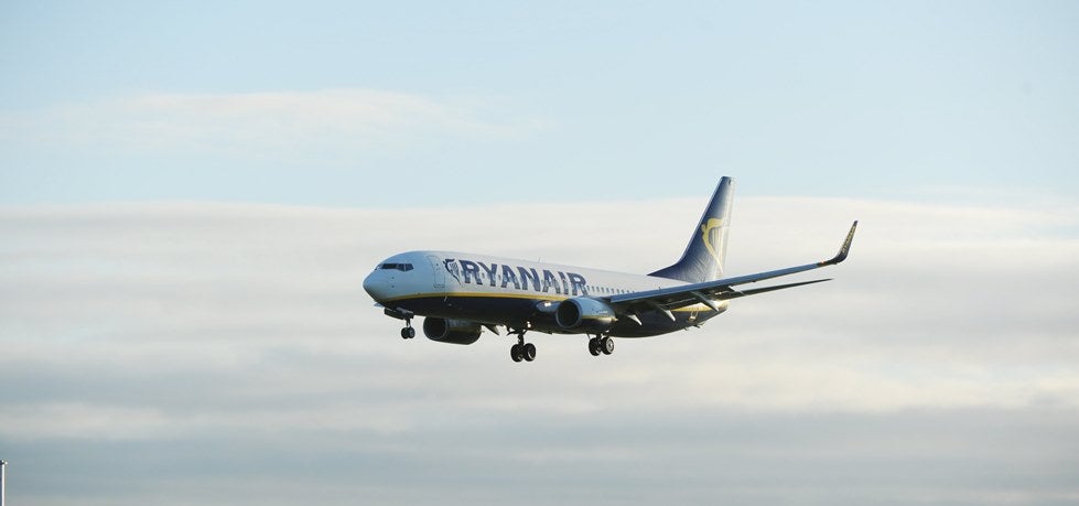 Ryanair tendrá que garantizar hasta el 59% de los vuelos nacionales e internacionales y el 100% a las islas Ryanair tendrá que garantizar hasta el 59% de los vuelos nacionales e internacionales y el 100% a las islas