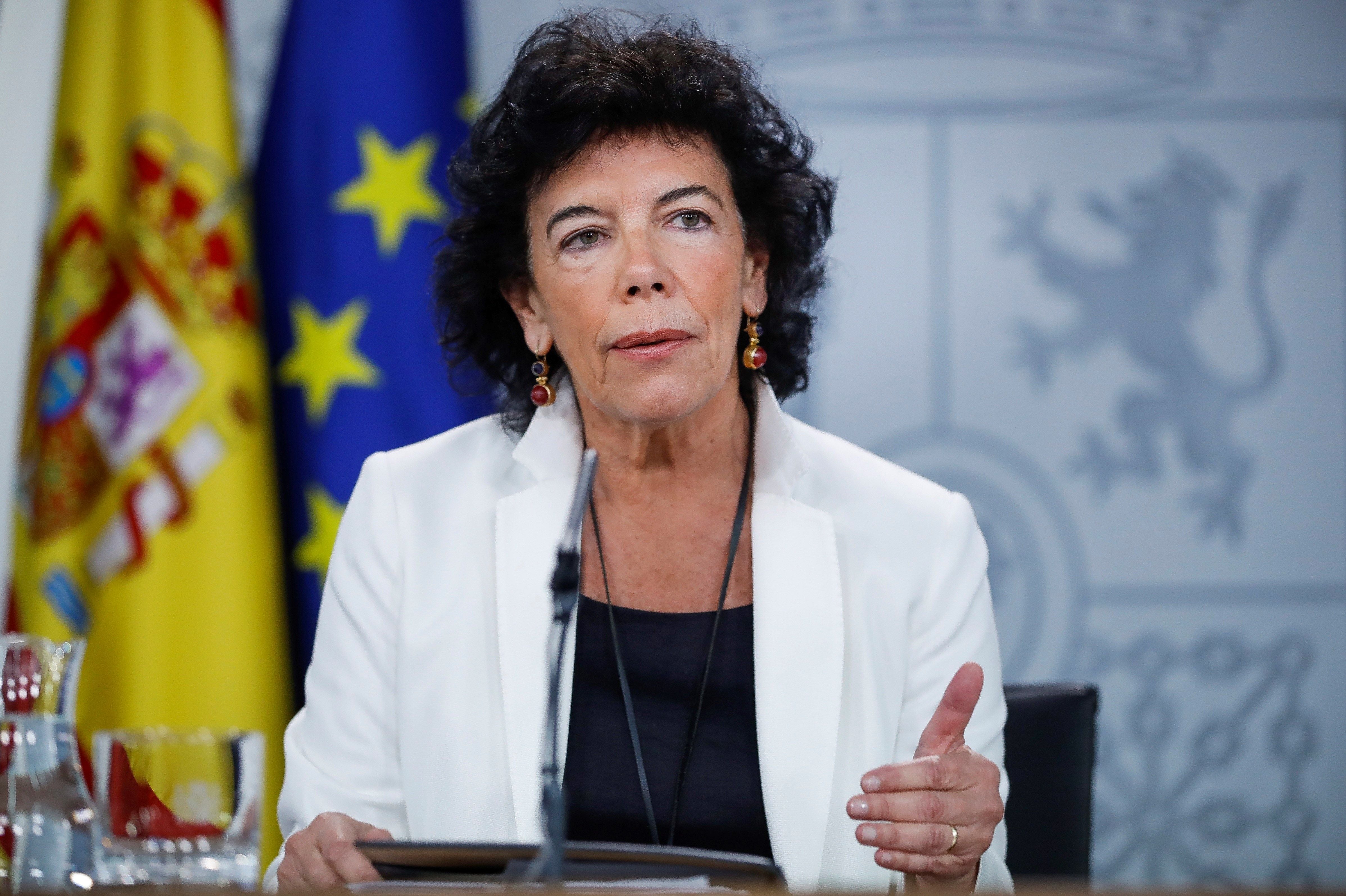 <p>El Gobierno derogará la norma que dejó a 800.000 inmigrantes sin tarjeta sanitaria</p> <p>El Gobierno derogará la norma que dejó a 800.000 inmigrantes sin tarjeta sanitaria</p>