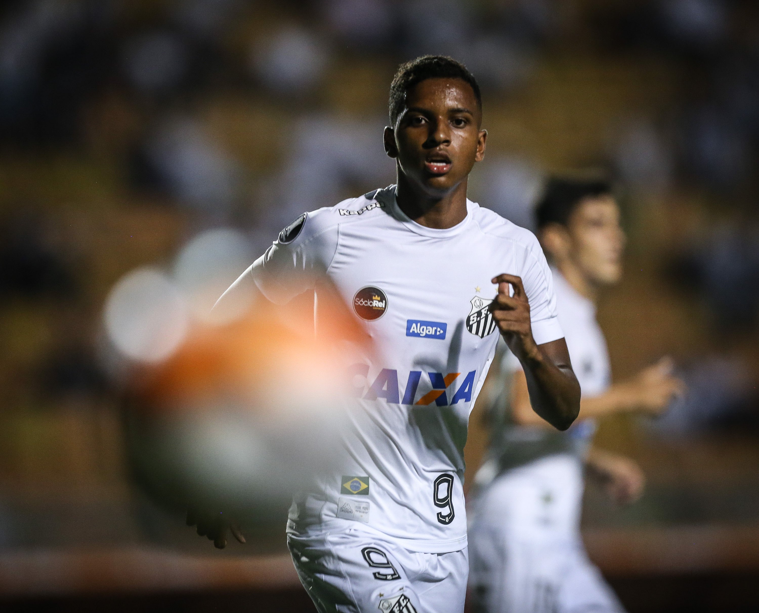 <p>El Santos hace oficial el traspaso de Rodrygo al Real Madrid</p> <p>El Santos hace oficial el traspaso de Rodrygo al Real Madrid</p>