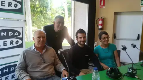 Juan Ramón Lucas, José Maldonado, presidente de Bioparc, Pepa Crespo, directora de comunicación y Joaquín Calomarde, cuidador del parque. Juan Ramón Lucas, José Maldonado, presidente de Bioparc, Pepa Crespo, directora de comunicación y Joaquín Calomarde, cuidador del parque.