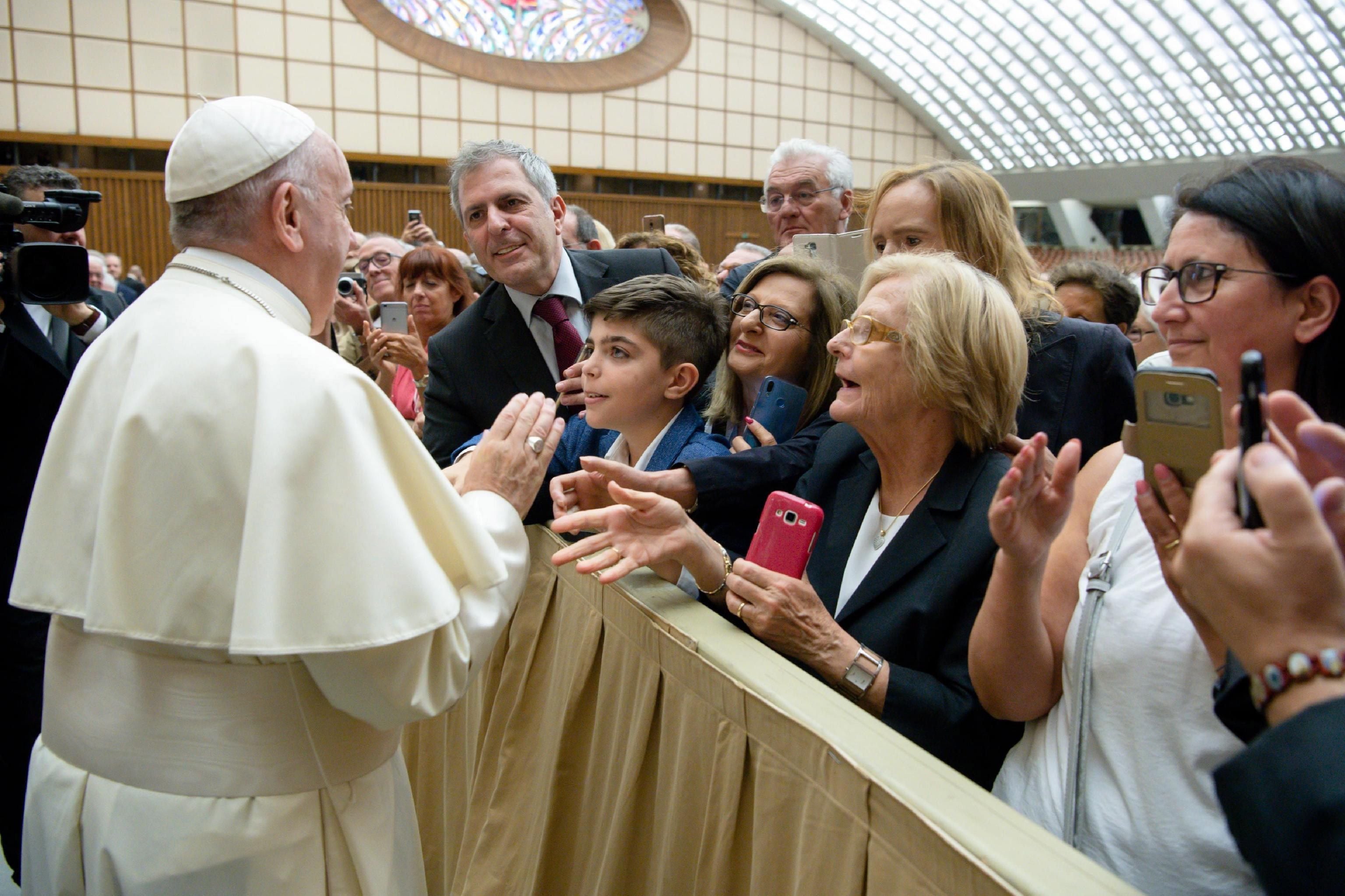 <p>El Papa denuncia que el aborto es lo mismo que lo que hacían los nazis pero "con guante blanco"</p> <p>El Papa denuncia que el aborto es lo mismo que lo que hacían los nazis pero "con guante blanco"</p>