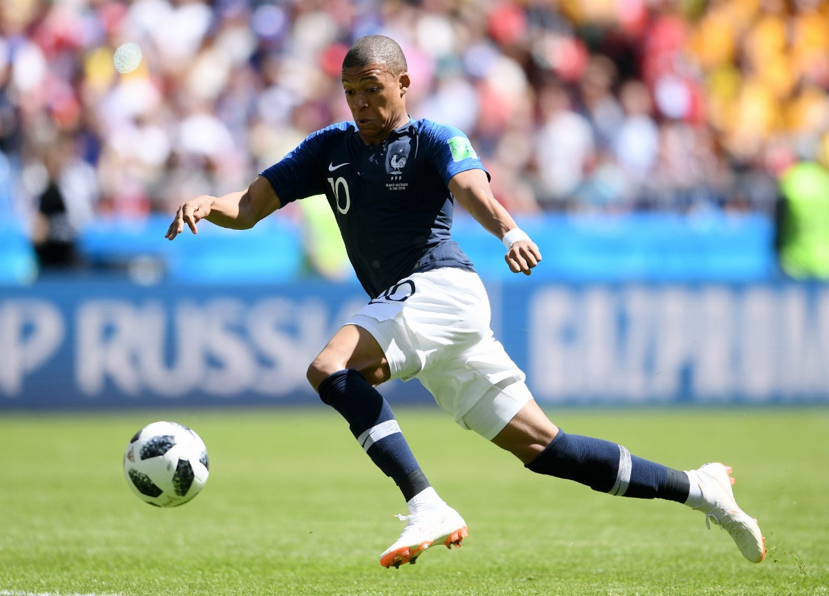 <p>Mbappé se convierte en el jugador más joven en debutar en un Mundial con Francia</p> <p>Mbappé se convierte en el jugador más joven en debutar en un Mundial con Francia</p>