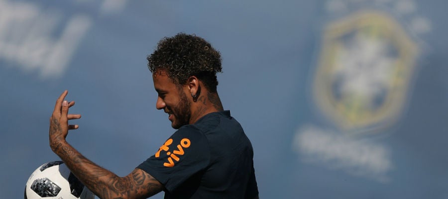 Neymar, en un entrenamiento con Brasil Neymar, en un entrenamiento con Brasil
