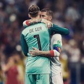 Ramos abraza a De Gea