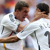 Lukas Podoslki con Miroslav Klose. 