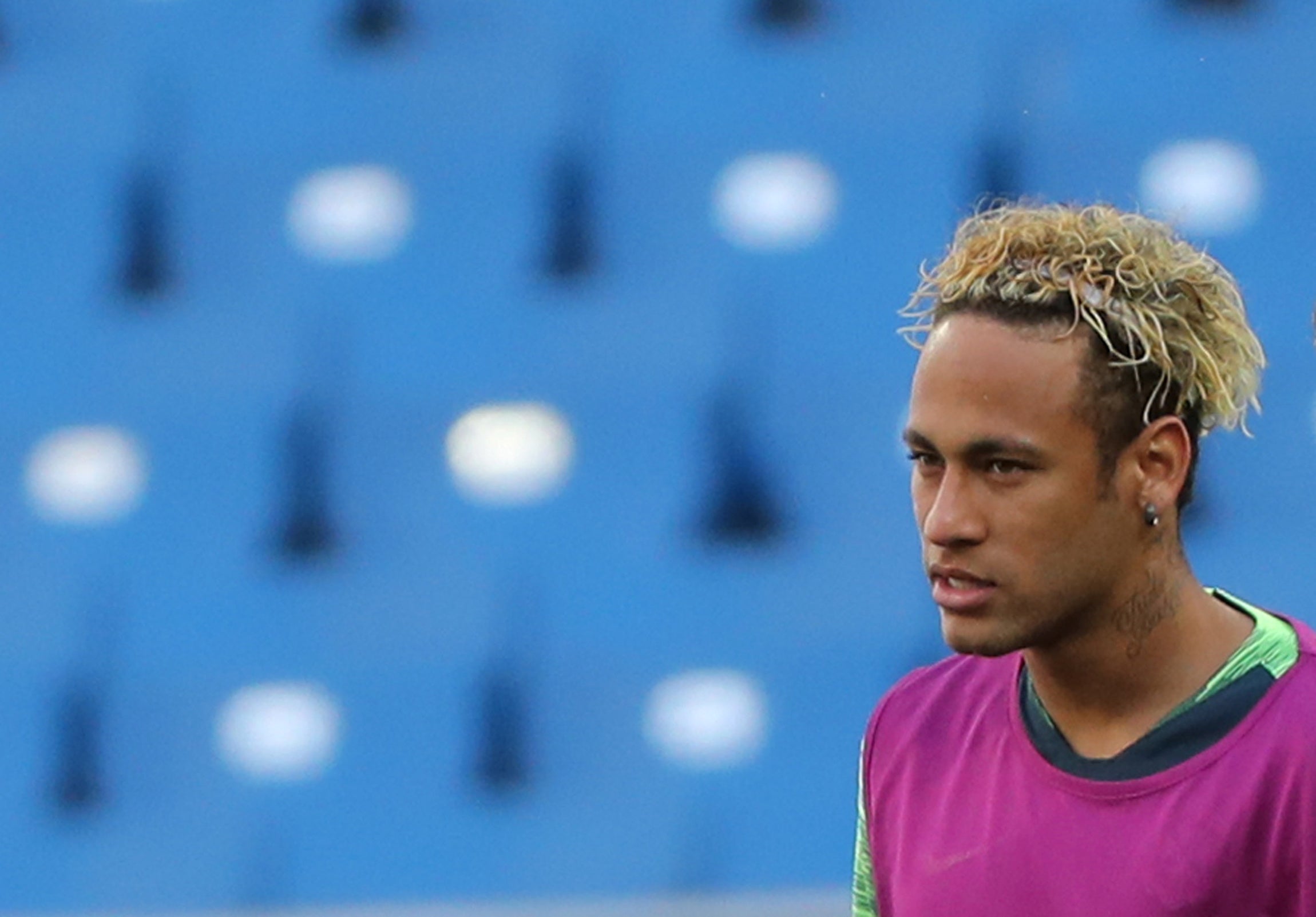 Neymar estrena nuevo 'look' para su debut con Brasil en el Mundial de Rusia Neymar estrena nuevo 'look' para su debut con Brasil en el Mundial de Rusia