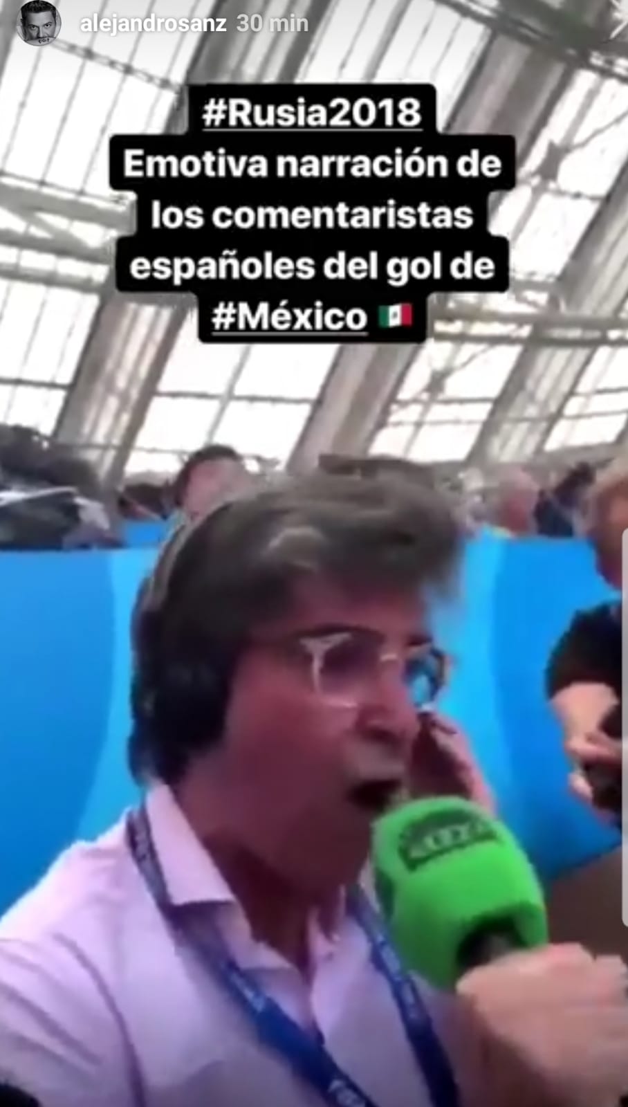 <p>Alejandro Sanz celebra la victoria de México con la narración de Alejandro Romero en Radioestadio</p> <p>Alejandro Sanz celebra la victoria de México con la narración de Alejandro Romero en Radioestadio</p>