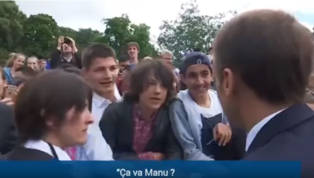 Macron con el joven estudiante
