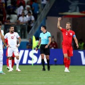 Kane celebra uno de sus goles contra Túnez