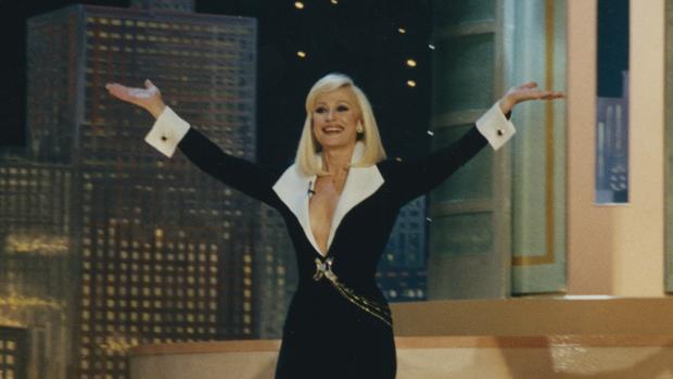 Pedro Ángel Sánchez publica la última biografía a Rafaella Carrá Pedro Ángel Sánchez publica la última biografía a Rafaella Carrá