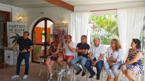 Jes&uacute;s Pareja interviniendo ante la asamblea del Partido de Elche tras su proclamaci&oacute;n como candidato a la Alcald&iacute;a en 2019